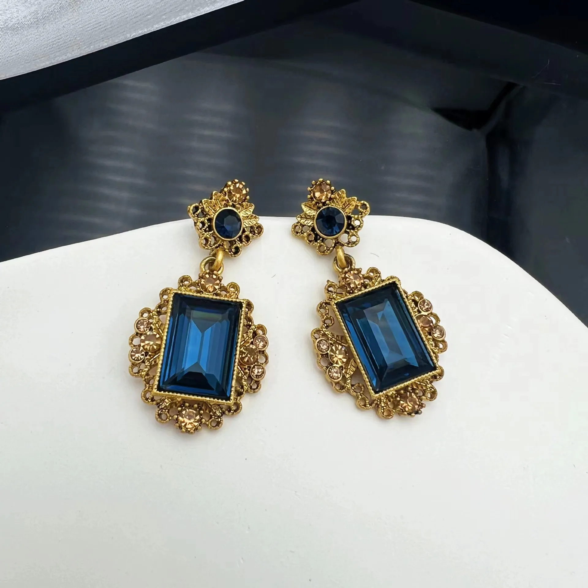 

Vintage palace style light luxury elegant hollow texture 925 silver needle earrings