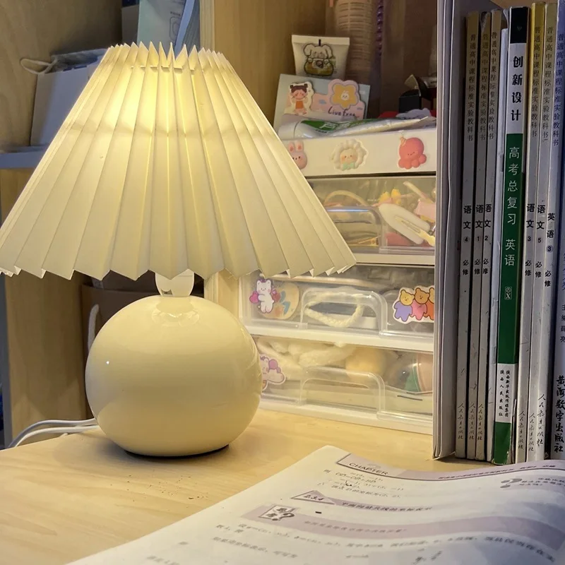 

Korean Ceramic Table Pleated Lamp USB Art LED Night Light For Girls Bedroom Bedside Nordic Aesthetic Decoration Desk Decoration