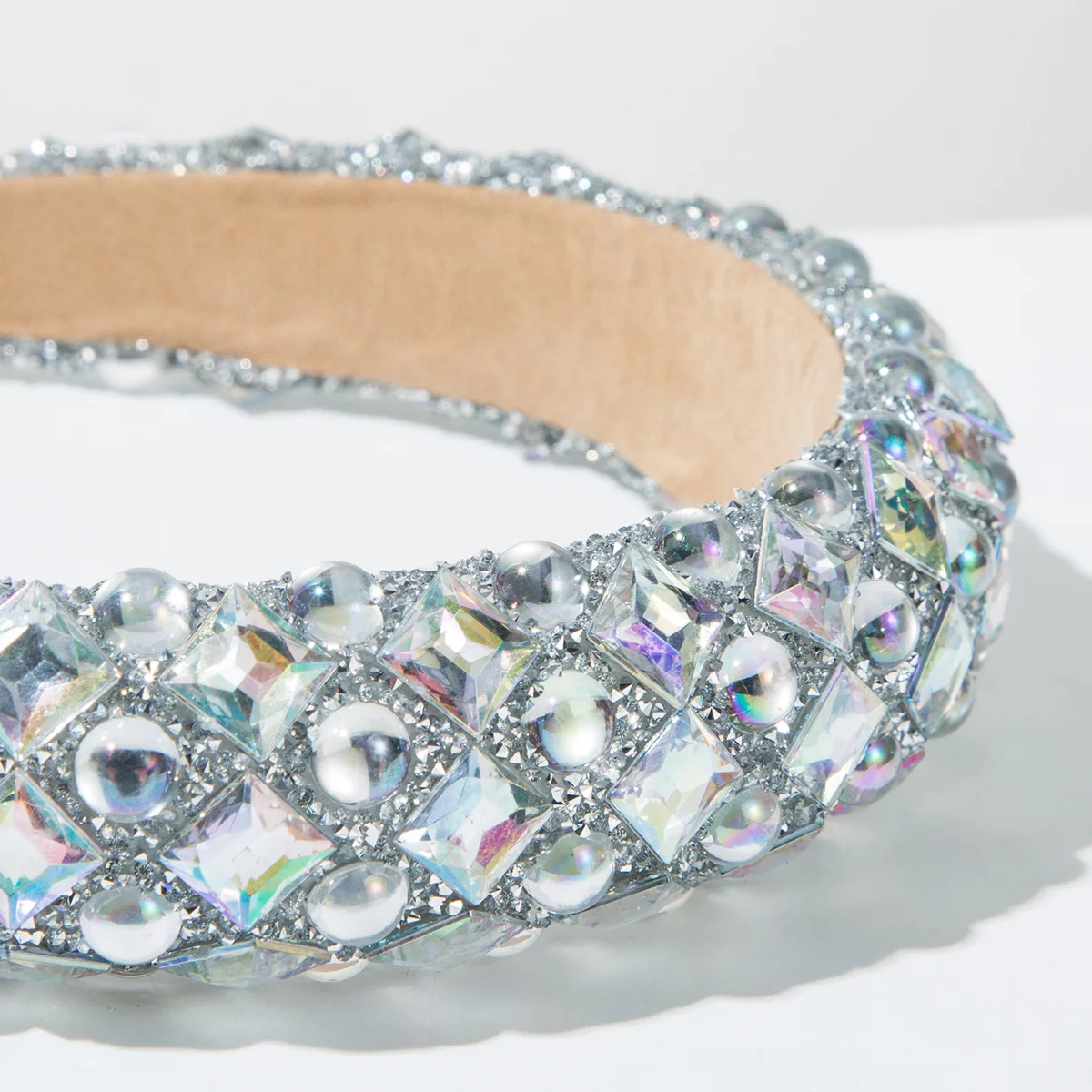 Neues koreanisches Haarband im Resin-Perlen-Stil, luxuriöses, vollständig mit Strass besetztes Haarband, elegantes Haar-Accessoire für Damen mit hohem Schädelvolumen – Detail 3