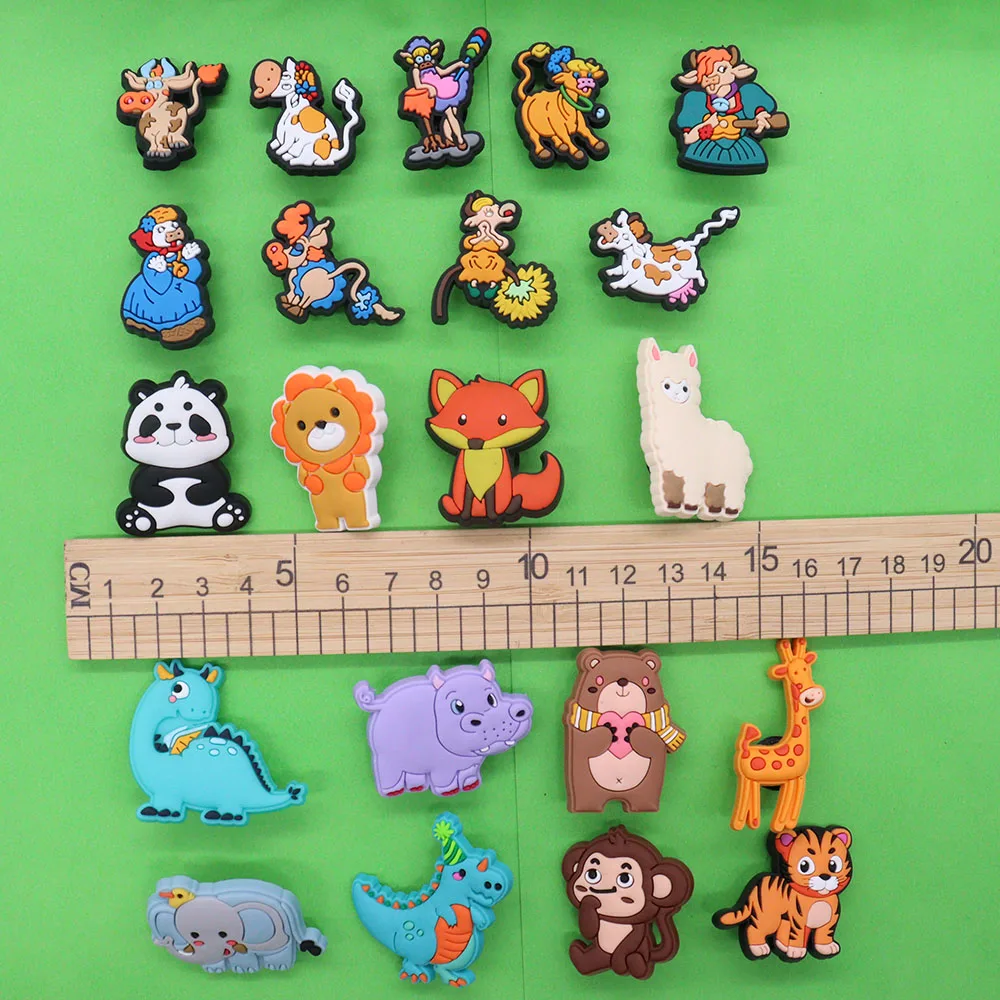 

50PCS Panda Dog Giraffe PVC Animals Shoe Charms Horse Cow Dinosaur Monkey Bear Hippo DIY Wristbands Croc Jibz Kids Buckle Clog