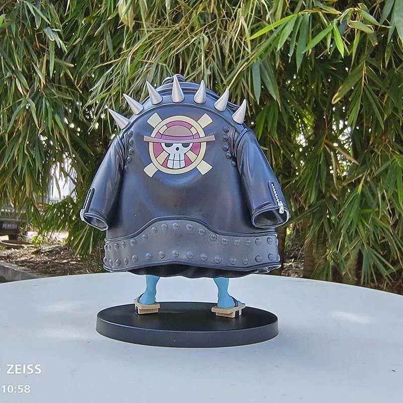 Figura One Piece Jinbei Teatral DXF 16cm