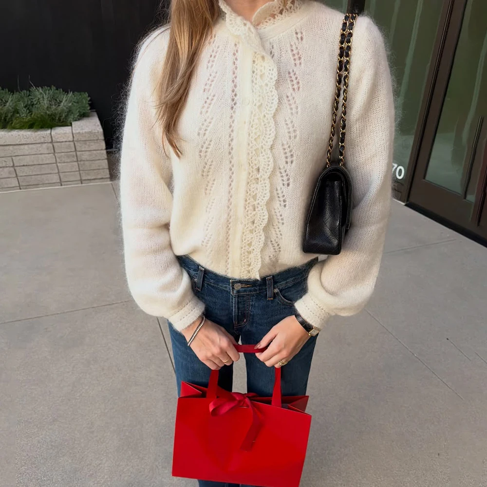 รูปสินค้า เสื้อคาร์ดิแกนลูกไม้ลายเก๋ ทรงโอเวอร์ไซส์ ใส่สบายสไตล์ชิลล์
