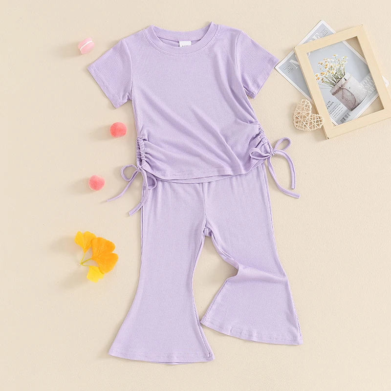 

Футболка с коротким рукавом и брюки-клеш в рубчик