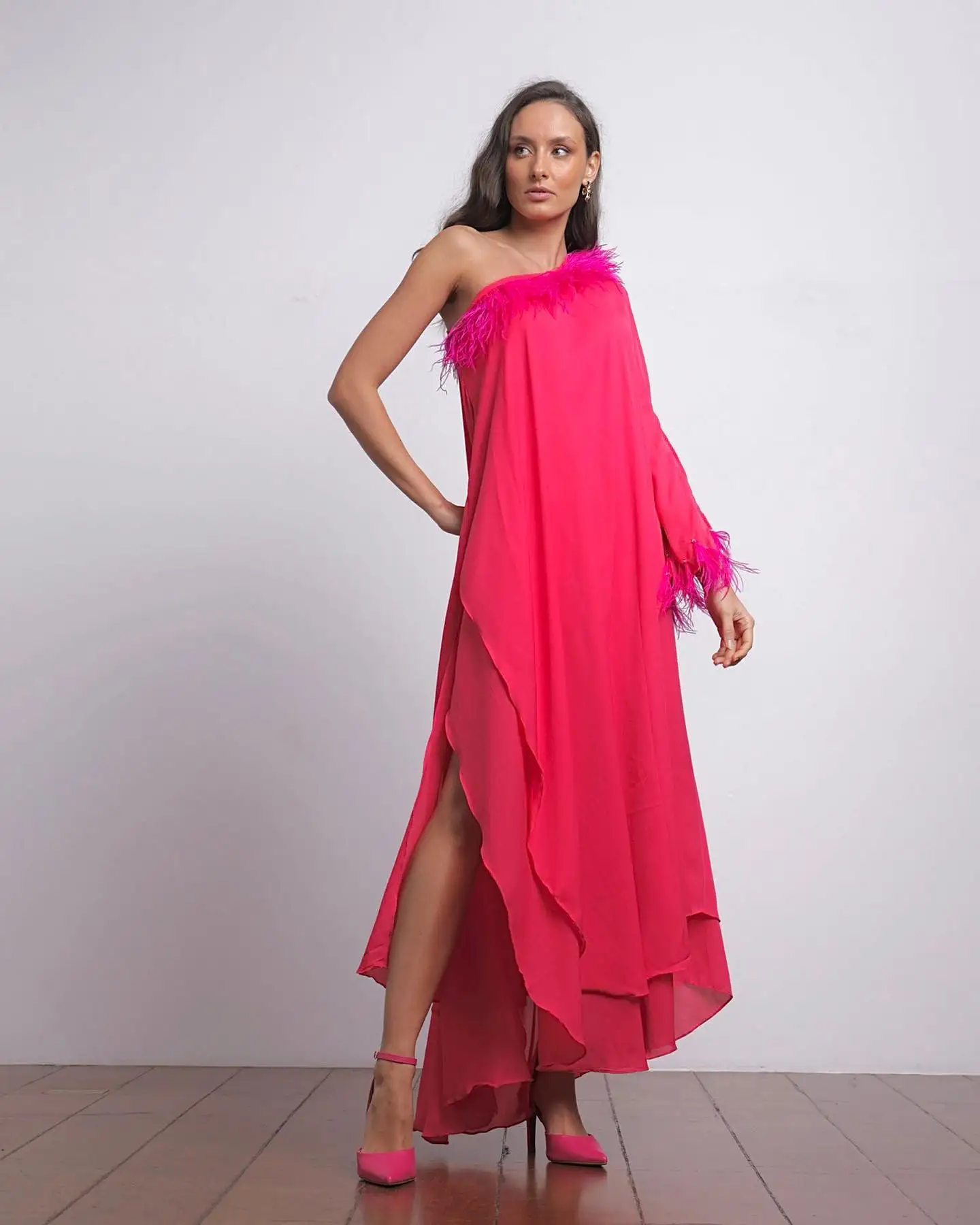 Elegantní vícevrstvé prohrábnout ženské šaty jedna rameno vysoký vidlička volný čas sukně sada pro ženy 2024 nový volné pláž outing šatstvo