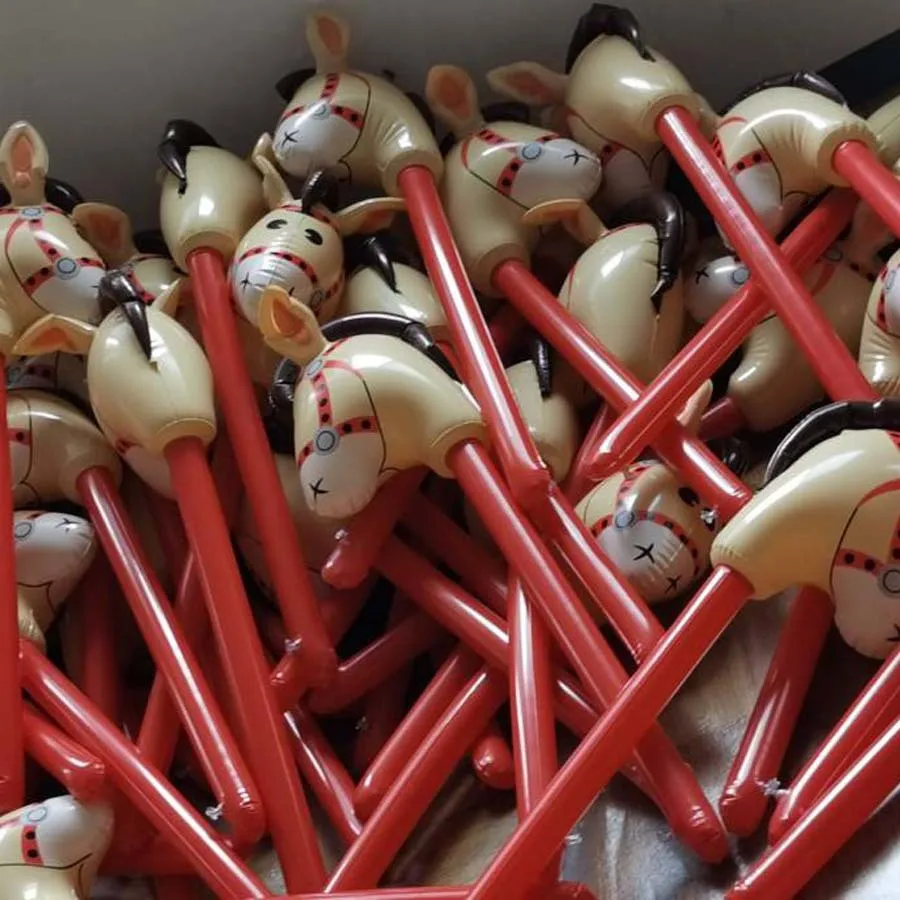 In Magazzino All'Ingrosso Gonfiabile Testa Di Cavallo Bastone Palloncino Gonfiabile Unicorno Bastone Giocattolo Per Bambini Bastone Cavallo Bastone Te