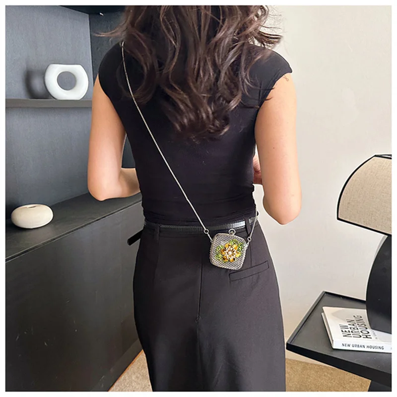 Fashion Rhinestone Metal Flower Hollow Out Elegant Cell Phone Mini Crossbody Bag Men Cute Elegant Chain One Shoulde Bag