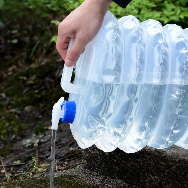 야외 모험에 필수품: 접이식 물 용기