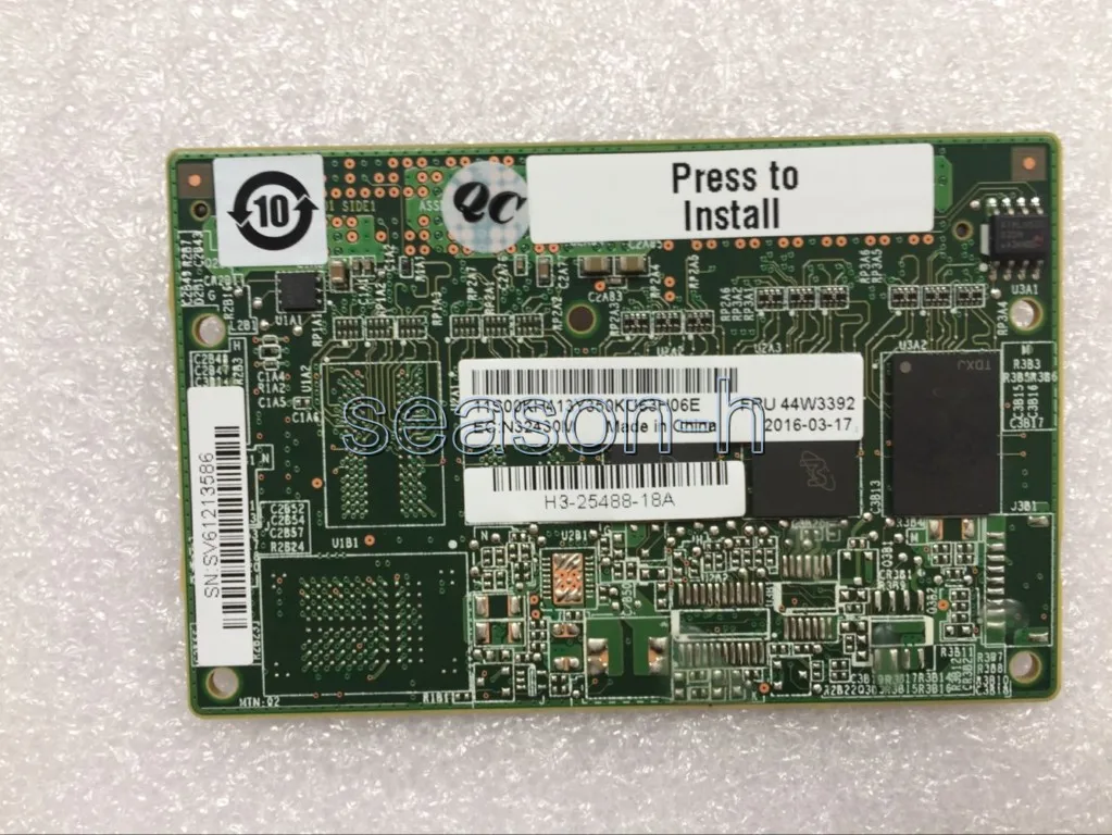 

Серверная серия M5200, 1 ГБ кэш-памяти RAID5 44W3392