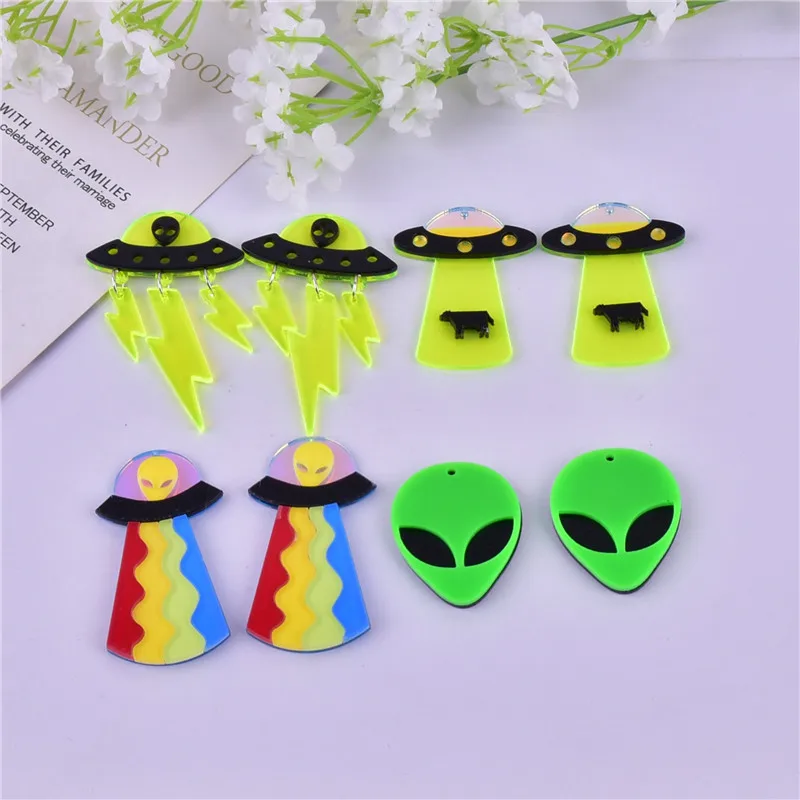 

Mix 10pcs/pack Funny Style UFO Alien Spacecraft Acrylic Charms for DIY Earring Jewelry Making