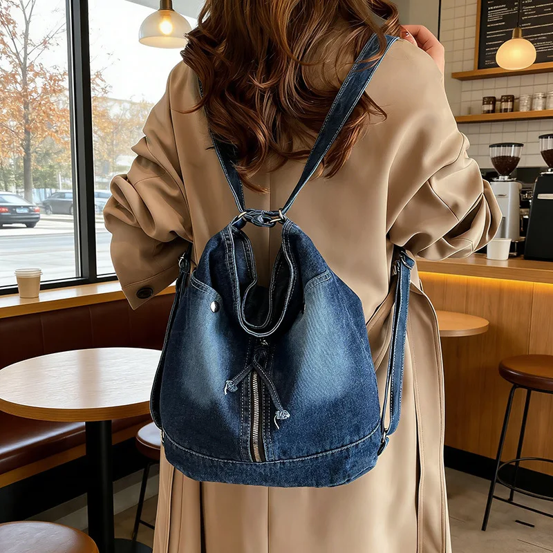 Zaino in Denim alla Moda per Donne, Borsa Multifunzionale a Tracolla di Grande Capacità, Comoda e Versatile Borsa a Secchiello Primaverile - immagine 2