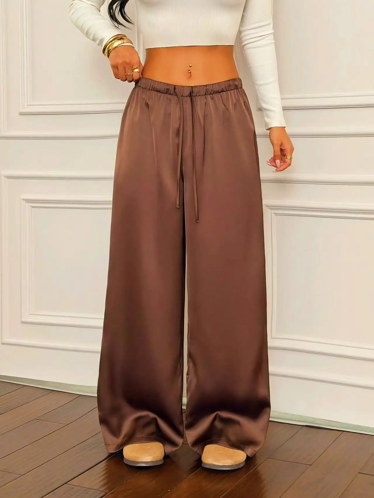2026 Frühling/Sommer EurAsia Damen Cross-Seasonal Satin High-Waist Drapierte Schlankmachende Lockere Casual Pendler Weite Hosen