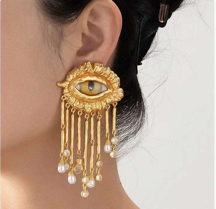 

European and American fashion retro personality exaggerated demon eye and ear clip