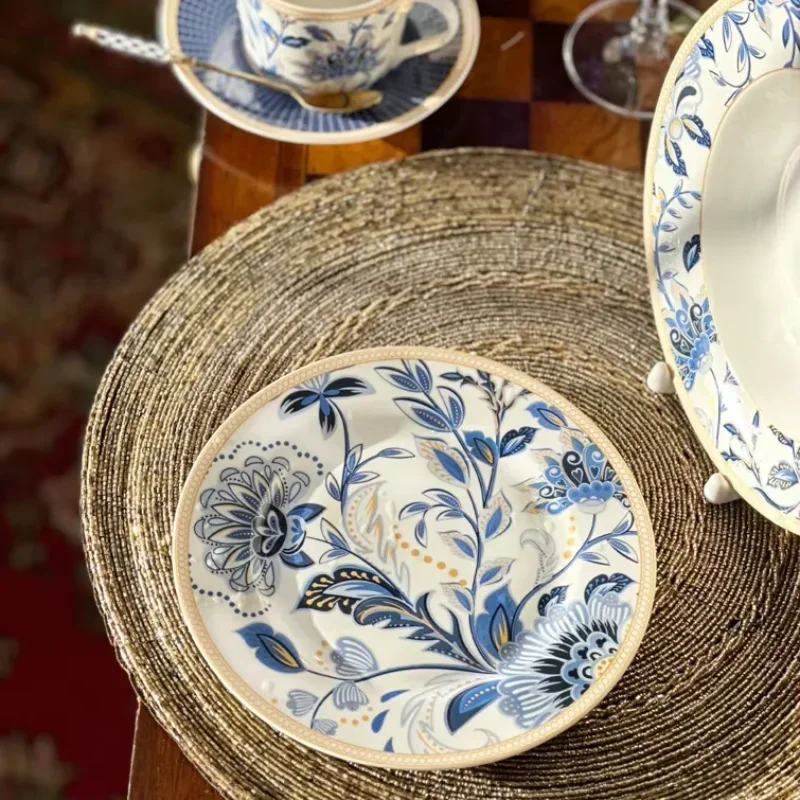 20-Piece Ceramic Classic Oriental Blue Element Coffee Floral Tableware Set Suitable for Family Use and Dinner