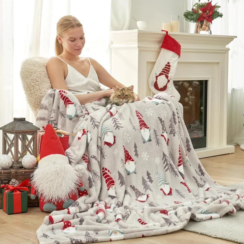 The Christmas blanket is soft and comfortable, suitable for sofas
