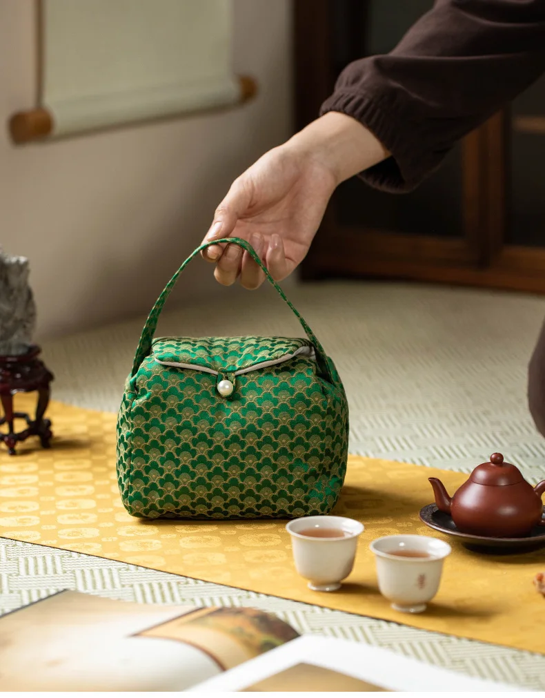 Description Picture 6 of itemChinese Daisy Cloth Tea Cozies Portable Kettle Bag Tea Cozy For Teapot Protection Hand Bag Travel Tea Set Bag Teaset Accessories