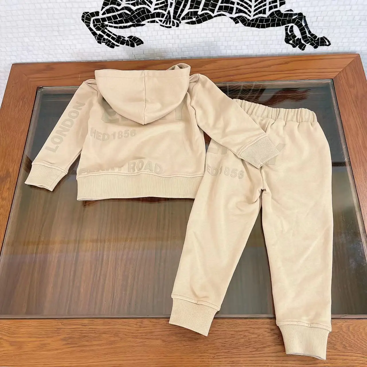 Рисунок 3 - Спортивный костюм с длинным рукавом