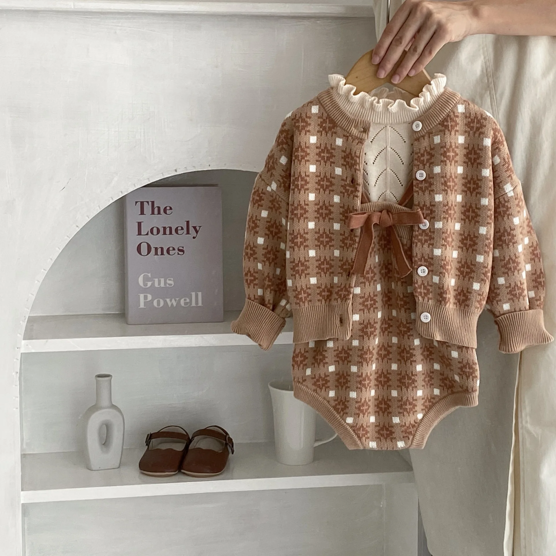 

Two Pieces Sweet Autumn Baby Girls Clothes Brown Plaid Single Breasted Knitted Coats Cardigans Sleeveless Bowknot Rompers
