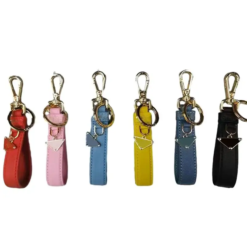 

1pcs Inverted Triangle Leather Key Chain with Letters for Women and Man Solid Color Luxury Customized Keys Decorative Keychains