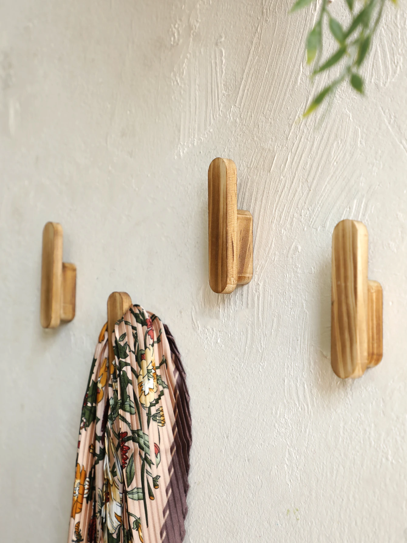 Rustic Wooden Wall Hooks Handmade Decorative Coat and Hat Hangers Ideal for Entryway Bedroom and Bathroom Wall Mounted Organizer 2