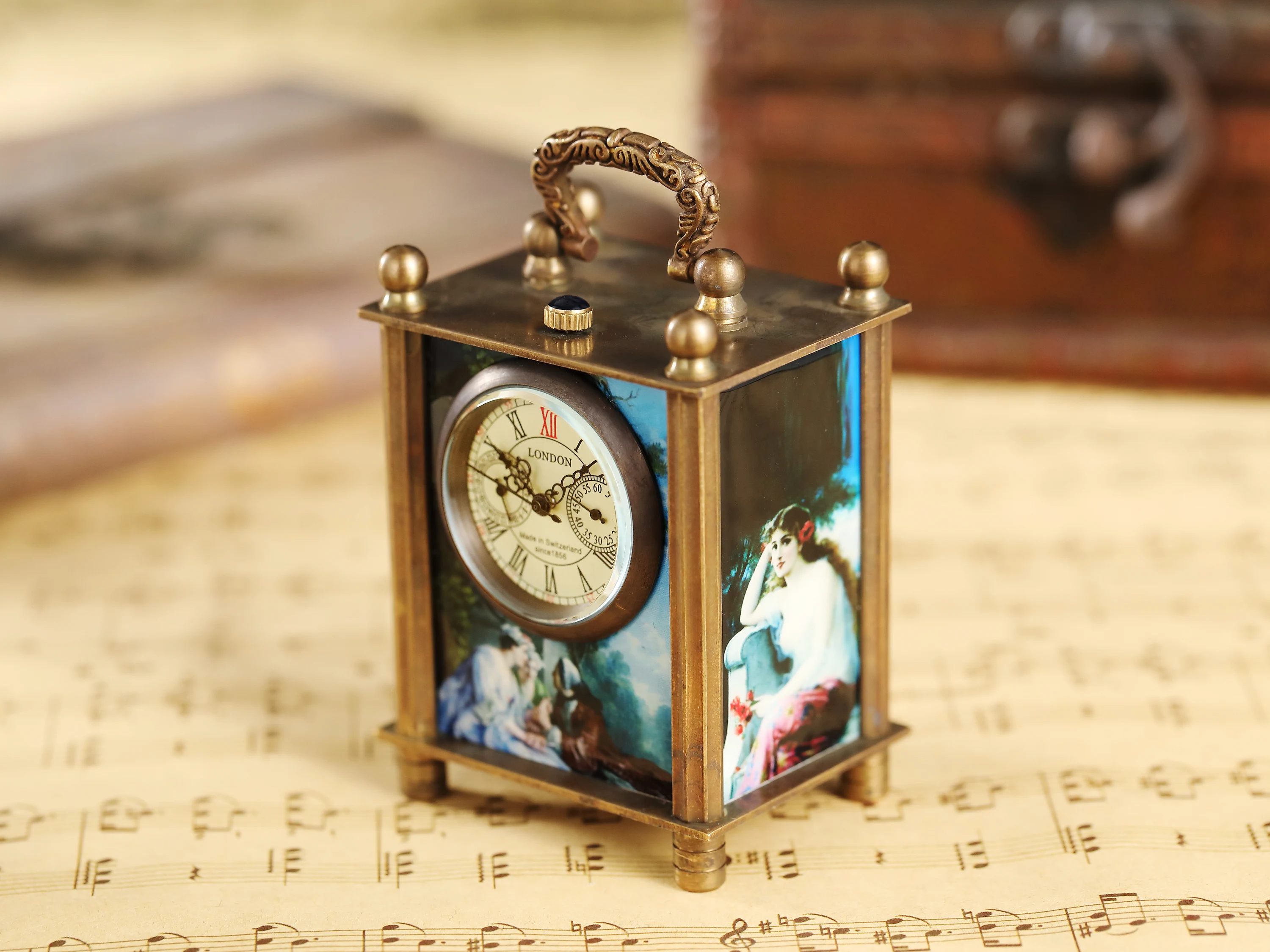 Antique Painted Carved Mechanical European Style Fashion Wind Up Hand Winding Desk Clocks Retro Trendy Unisex Gift Decoration