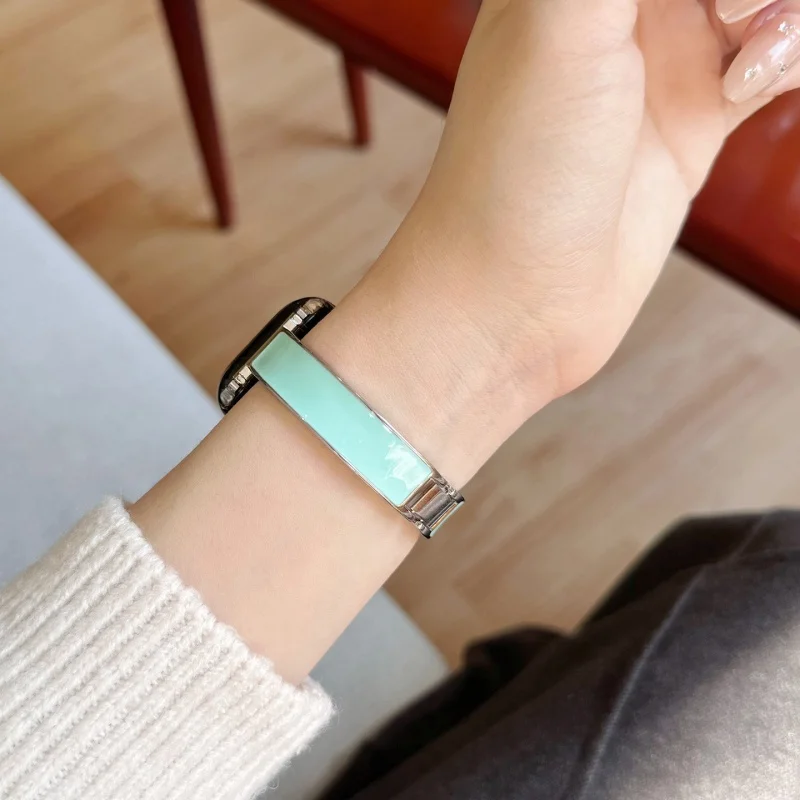 Elegant Metal Strap Bracelet