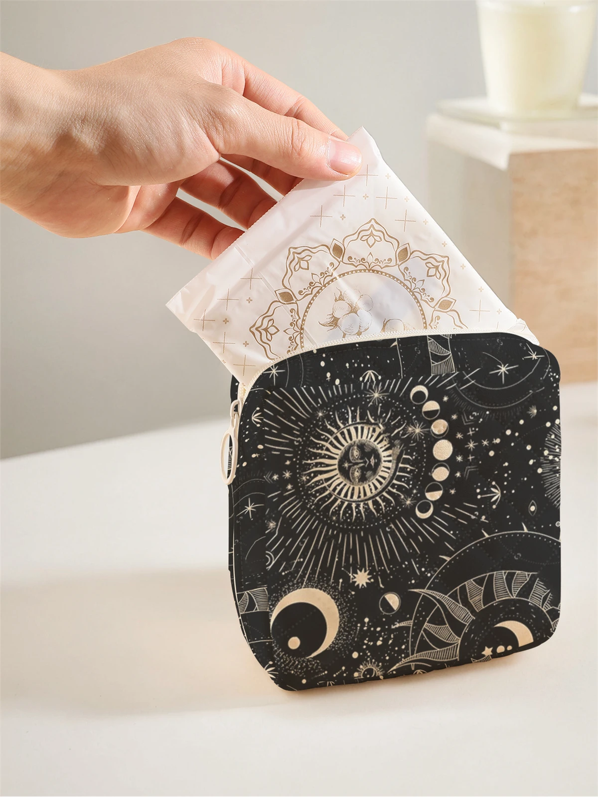1 portable sanitary napkin storage bag, made of moon star pattern and diamond mesh material, lightweight women's tissue bag