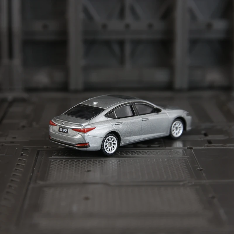 CCA 1:64 렉서스 ES300h 합금 자동차 모형 장식 미니 소년 장난감 자동차 선물로 친구에게 생일 선물로 주기 좋습니다