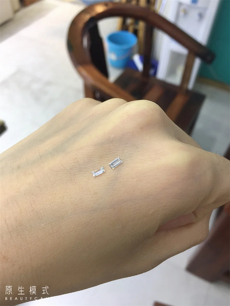 HPHT lab grown diamond 2x4mm Baguette cut