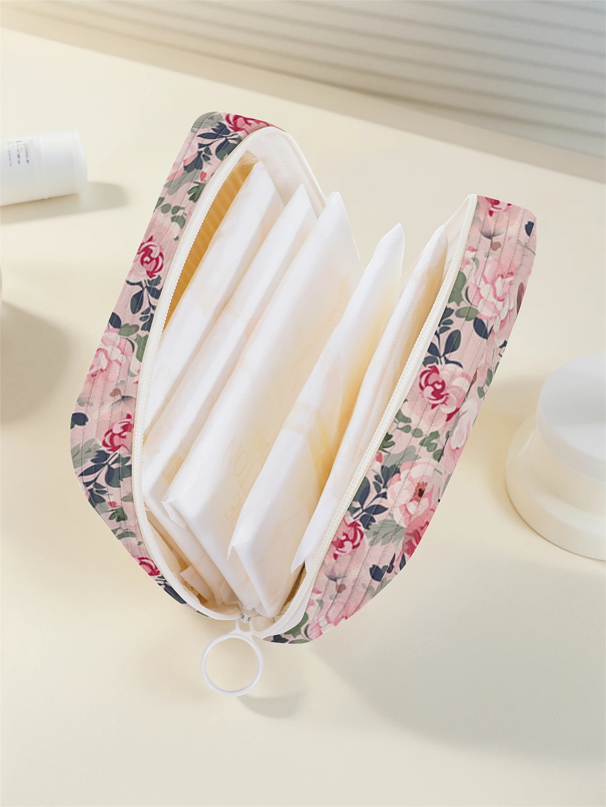 Cartoon dog and flower pattern printed sanitary napkin storage bag, women's lightweight tissue bag, sanitary tissue bag