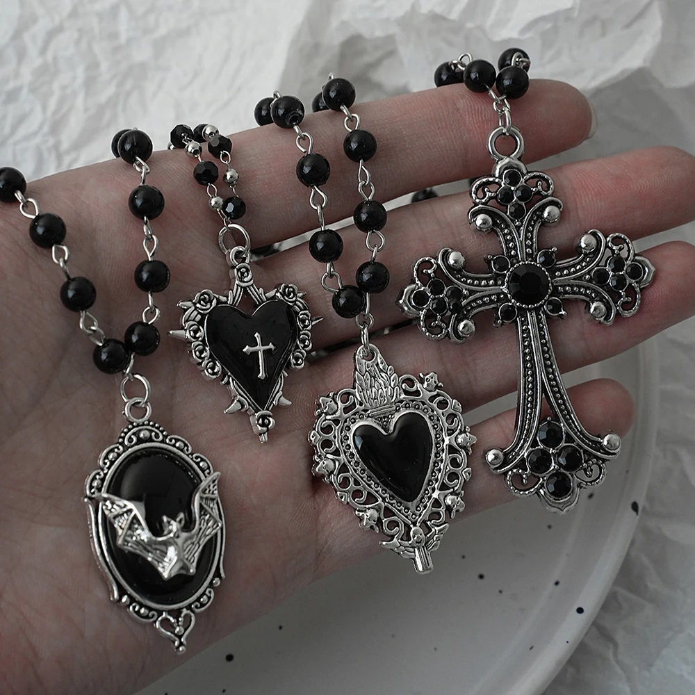Gothic Bat Cross Dark Pendant Necklace Set, Y2K Personalized Thorn Love Black Bead Stacked Necklace Set, Suitable as Halloween G S7a4973937ac74a8d816789e51471ba87t