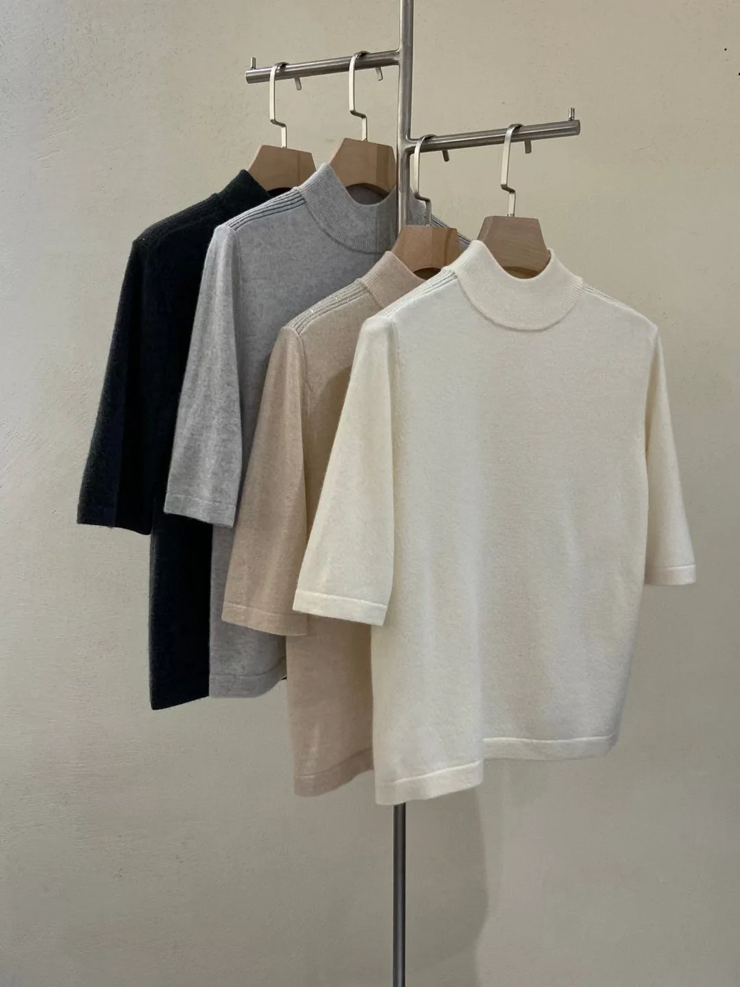 

Pure cashmere knitted short sleeve turtleneck sweater
