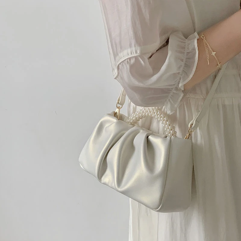【DEINET】24FW CLOUD MIDDLE SHOULDER BAG (4COLORS) DHgate.com:2024Cloud-Soft Canvas Shoulder Bag | Comfy Tote