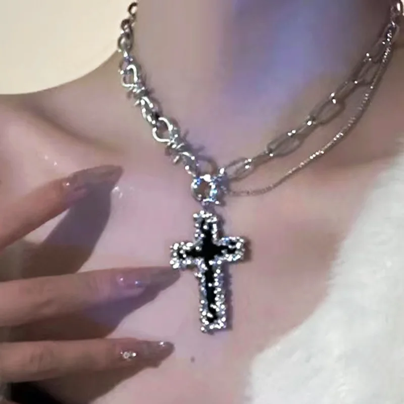 【LOWOOL】Red Cross Silver Necklace〜ネックレス★韓国発 로울(LOWOOL) Red cross silver necklace - 후기 | 무신사