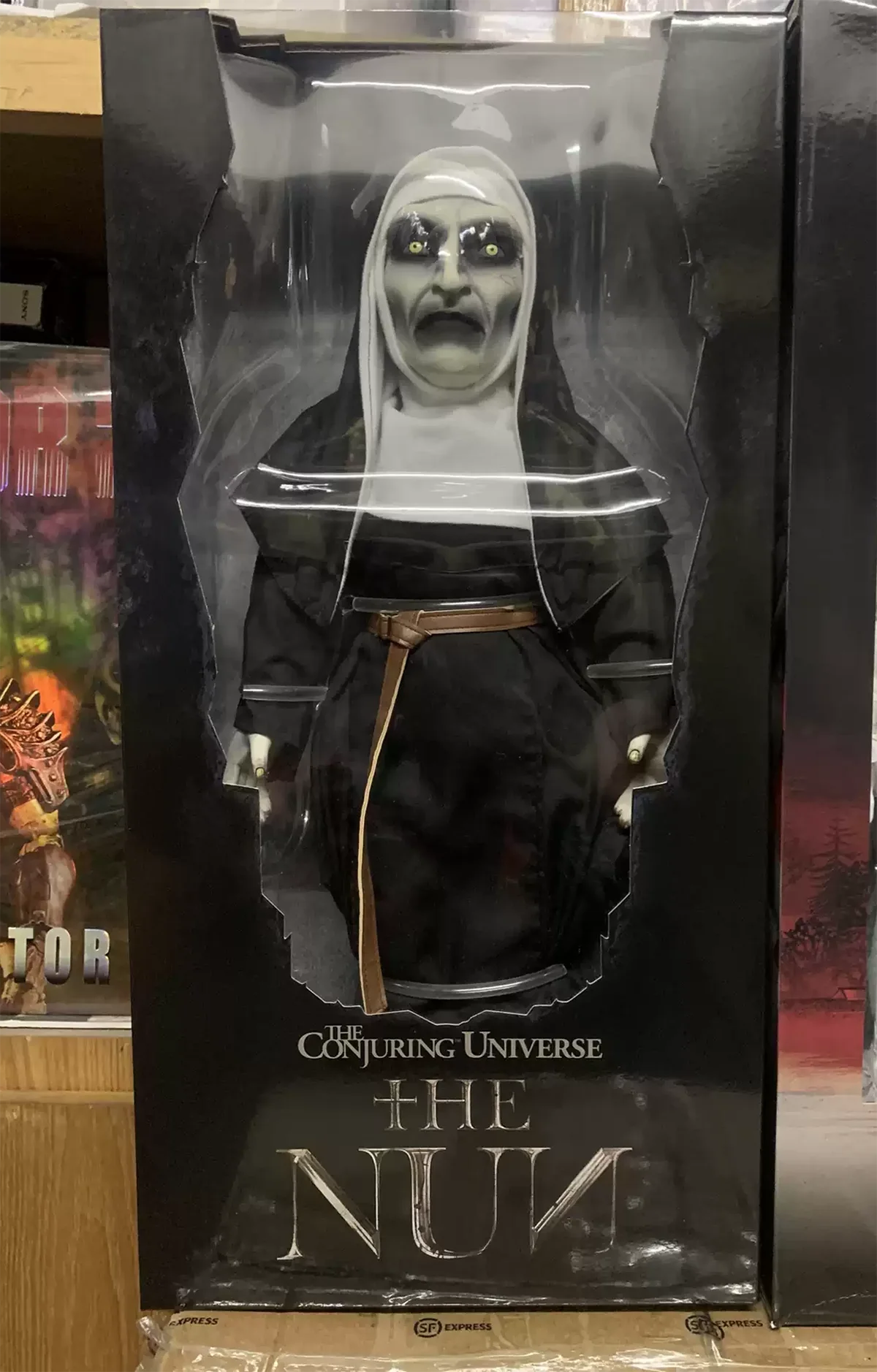 Mezco Toyz The Nun 18インチ フィギュア The Conjuring Universe The Nun 18 Inch Roto Deluxe Plush