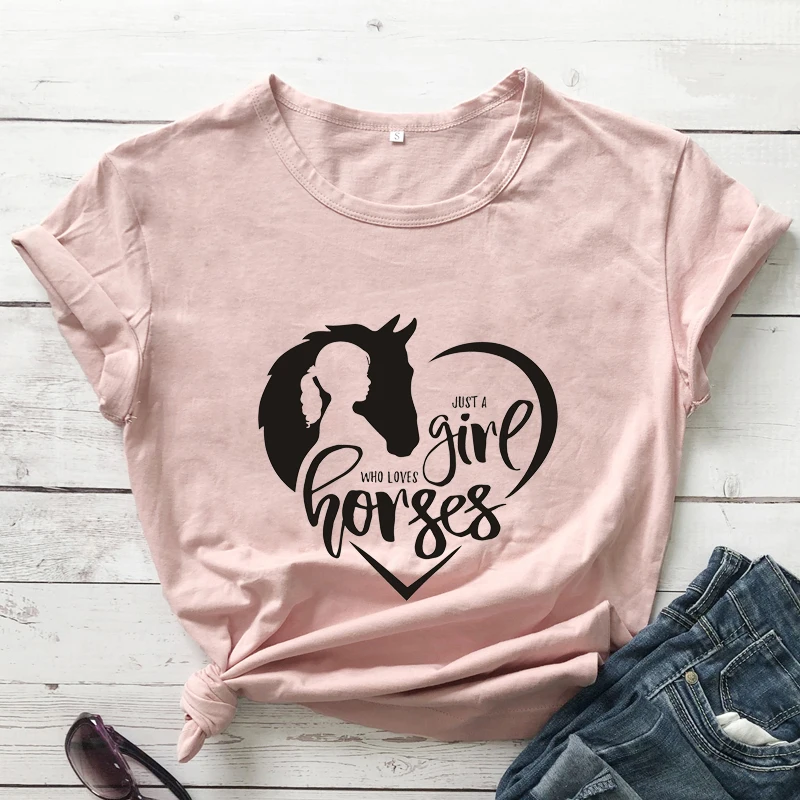

Женская футболка с принтом лошадей и лошадей