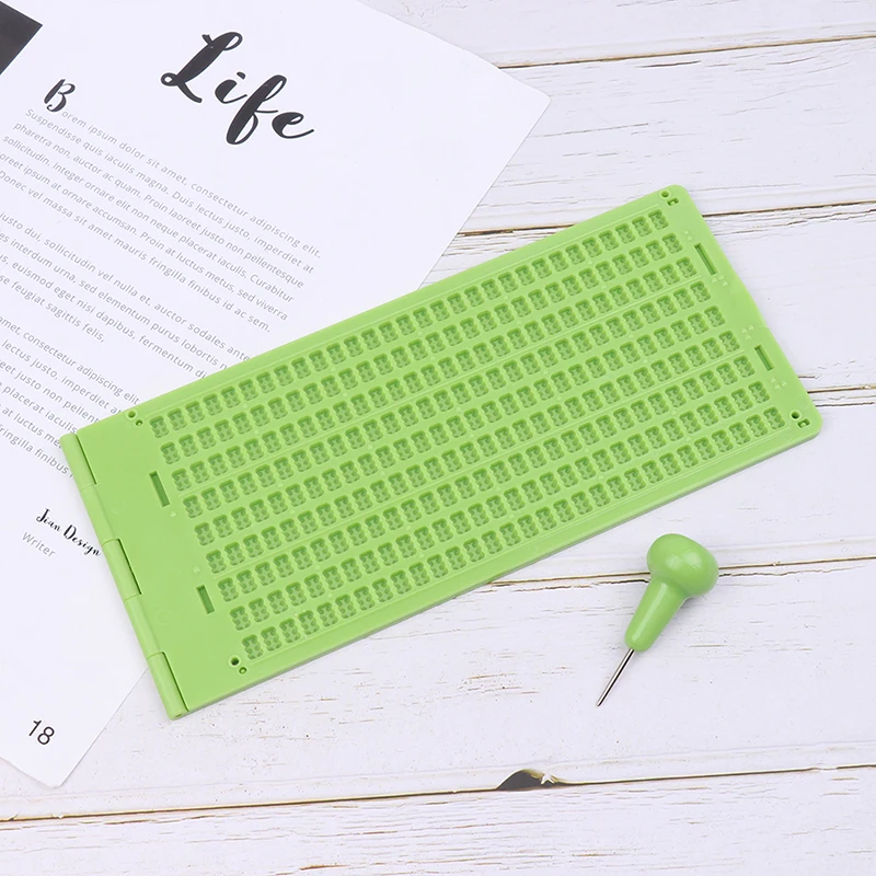 Tablero de escritura Braille de plástico para escuela, tablero de escritura portátil de 9 líneas y 30 celdas con lápiz óptico, 1 Juego