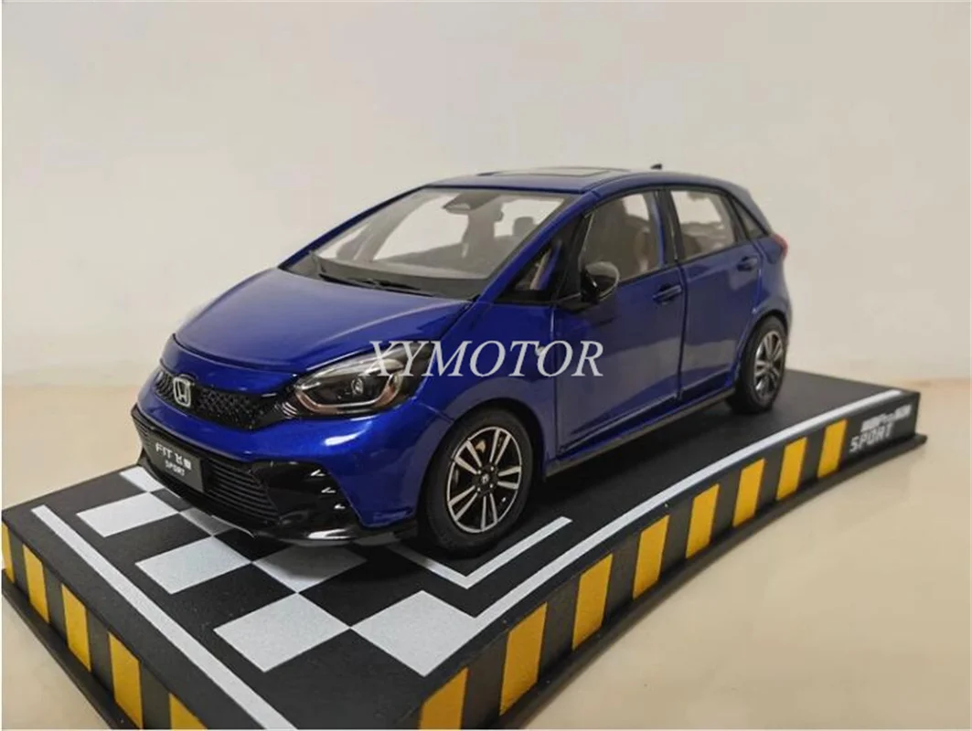 

1:18 для Honda FIT Sport 2023 Коллекционная металлическая модель автомобиля четвертого поколения Синие игрушки подарки хобби демонстрационные украшения коллекция