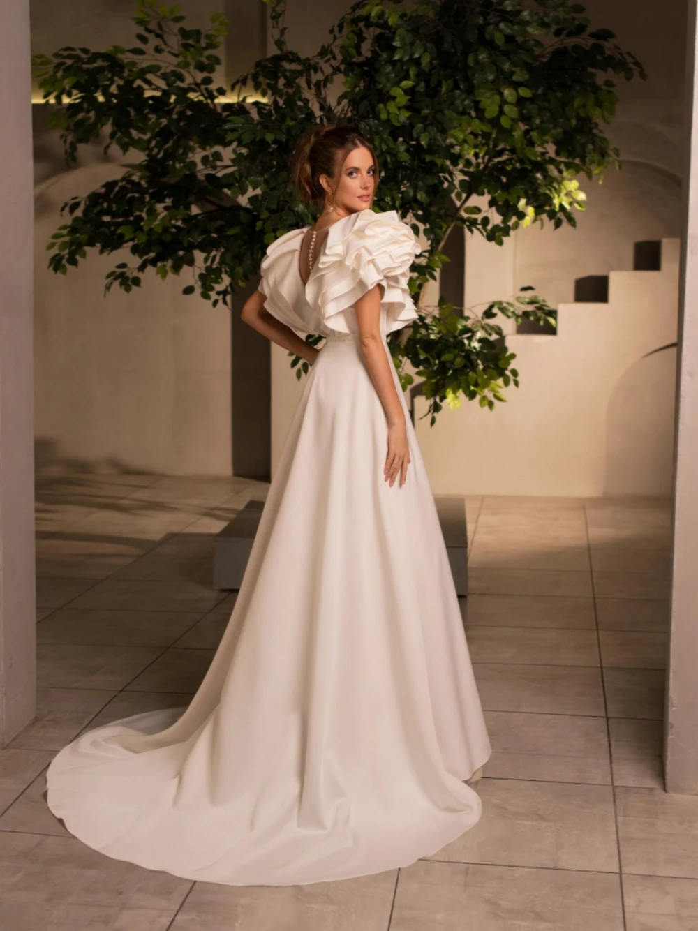 Рисунок 3 - Женское атласное платье с коротким рукавом