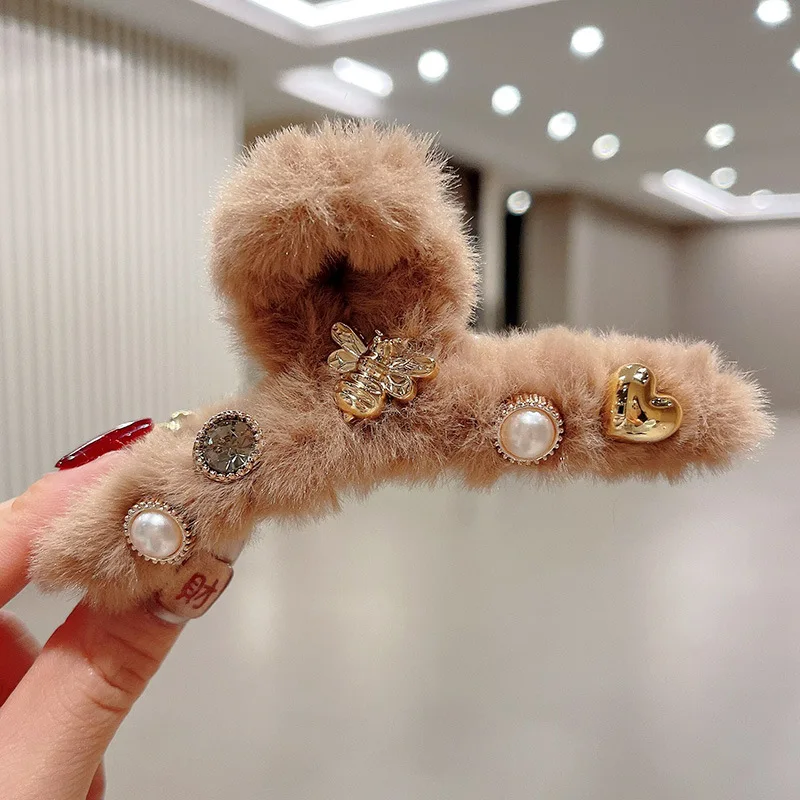 1PC Plush Heart Hair Claw - Autumn Winter Fuzzy Hair Clip For Women, Trendy Hair Accessory