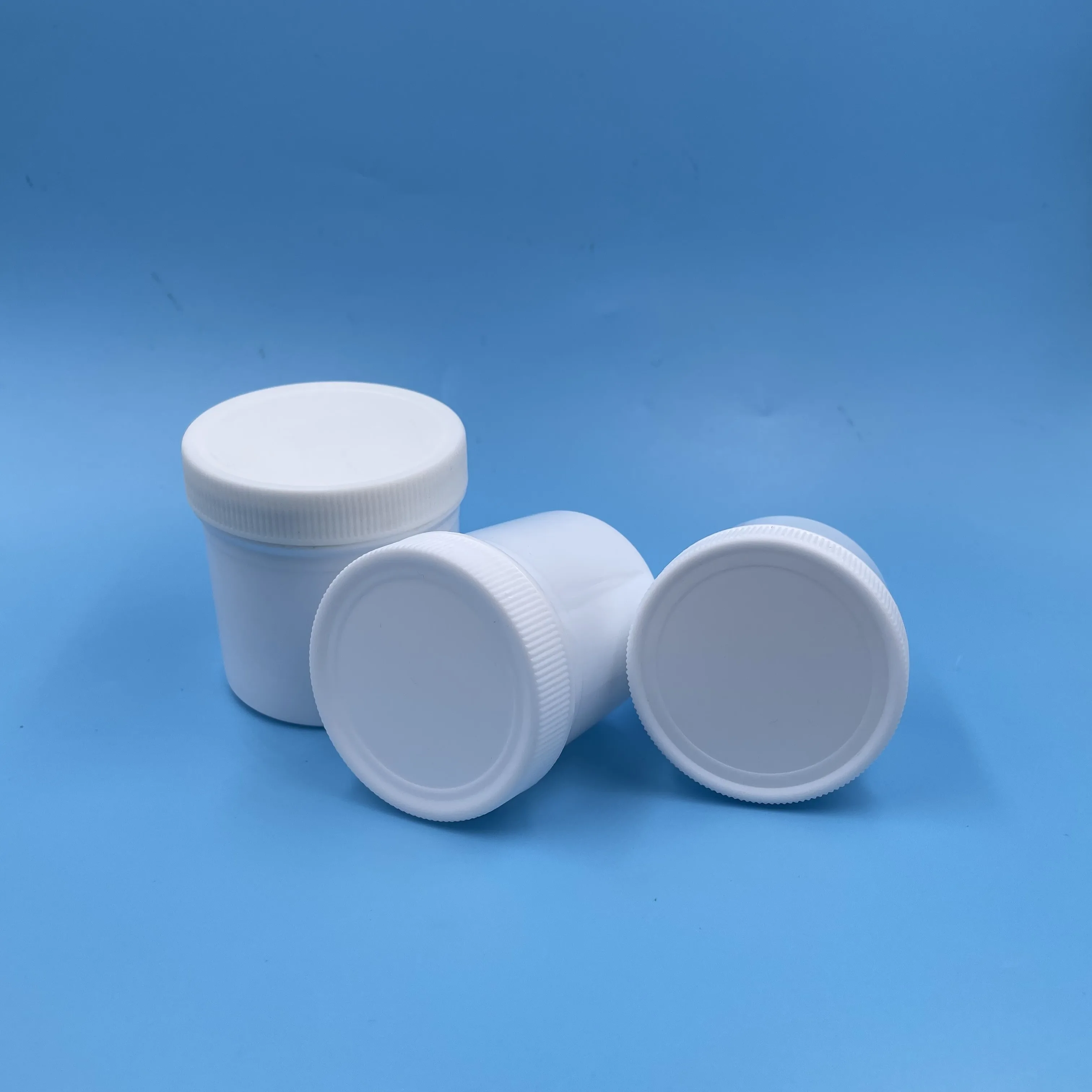 

30pcs 50ML 100ML 200ml Empty White HDPE Plastic Packing Bottles For Spices Seal Sample Packaging Containers Free Shipping