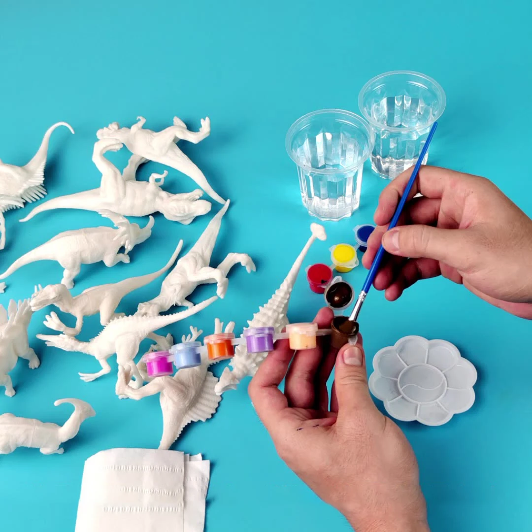 8Pcs DIY 공룡 그림 키트 도색되지 않은 공룡 아트 공예 색칠 장난감 페인트 도구 포함 소년 소녀를위한 창조적 인 수제 장난감