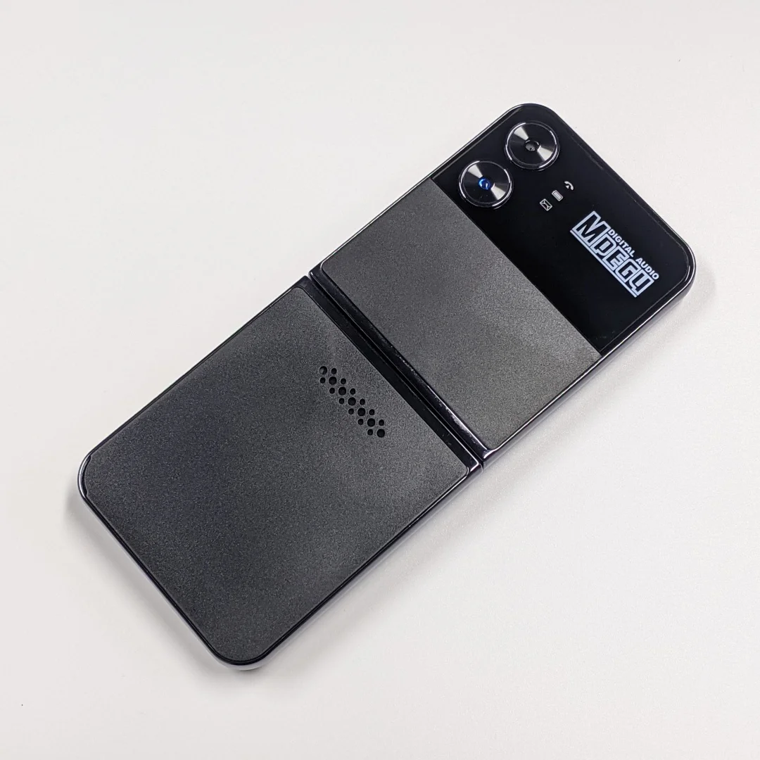 New F265 Flip Foldable Phone 2.55inches 2G GSM Four SIM Cards MTK Mp3 Mp4 Multi-language Mobile Phone 1400mAh TFT Display Screen 5