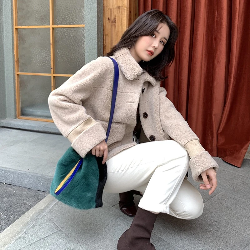 

Women's Light Luxury Fur Handbag Natural Mink Fur Single Shoulder Bucket Bag Magnetic Buckle Closes Large Capacity Shoulder Bag