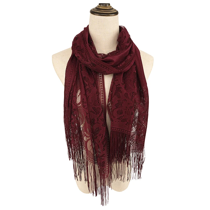 شال دانتيل مزيّن بشراشيب ونقوش زهرية — صورة 13