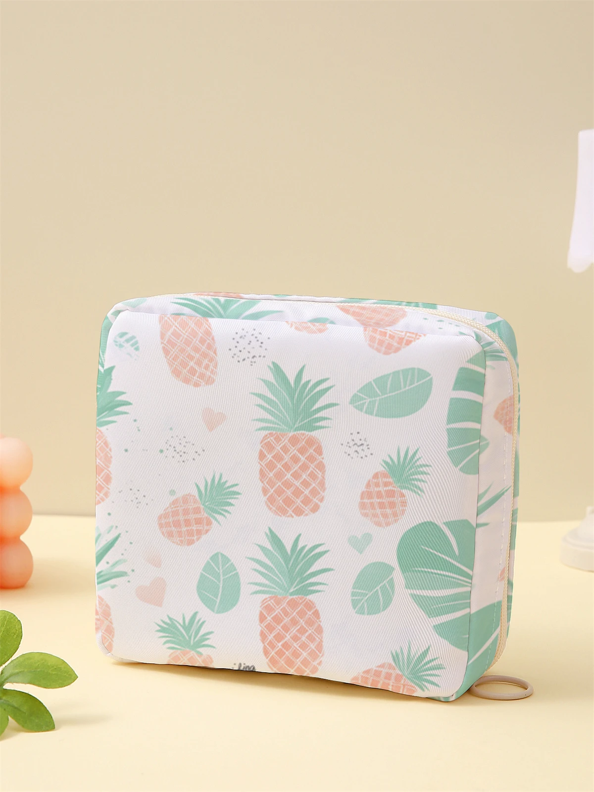 Pineapple printed sanitary napkin storage bag, women's lightweight tissue bag, sanitary tissue bag