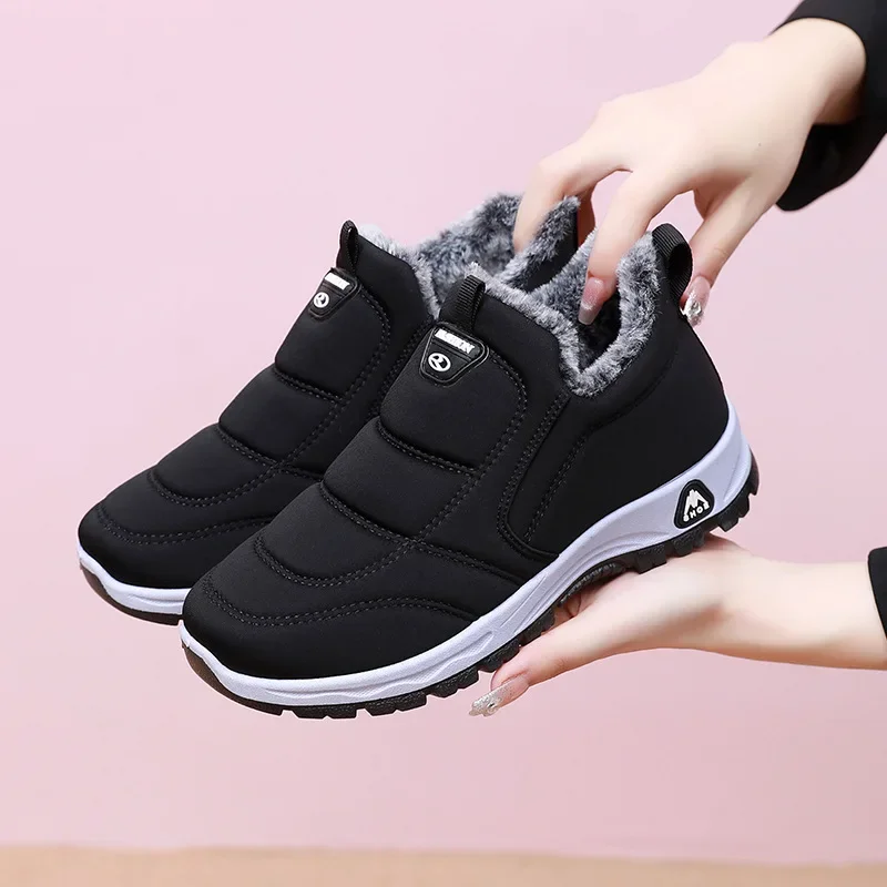 Winter Thickened Fleece Lined Leather Surface Anti-slip Warm Cotton Shoes for Women Old Beijing Style Comfortable Flat Shoes