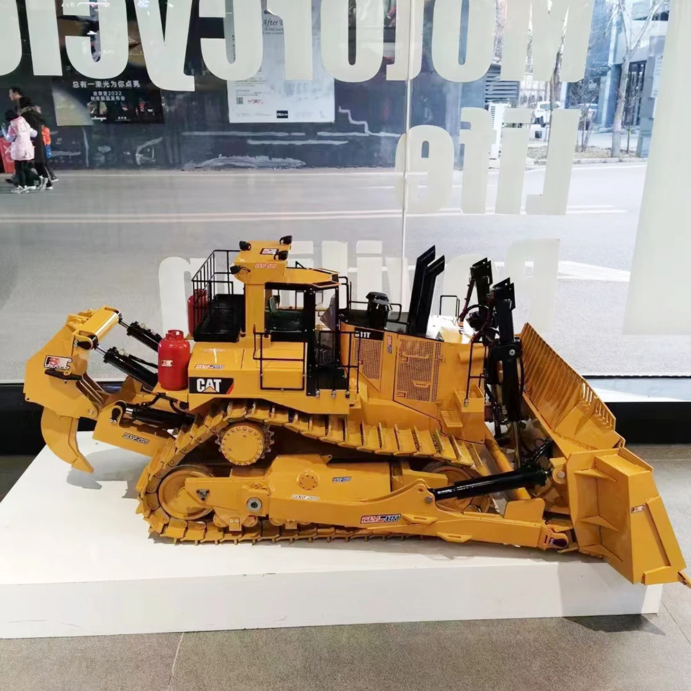 Limited Edition D11T 1/6 RC Hydraulic Bulldozer Metal Model PL18 RC with Light and Sound System RC Bulldozer Model Toy