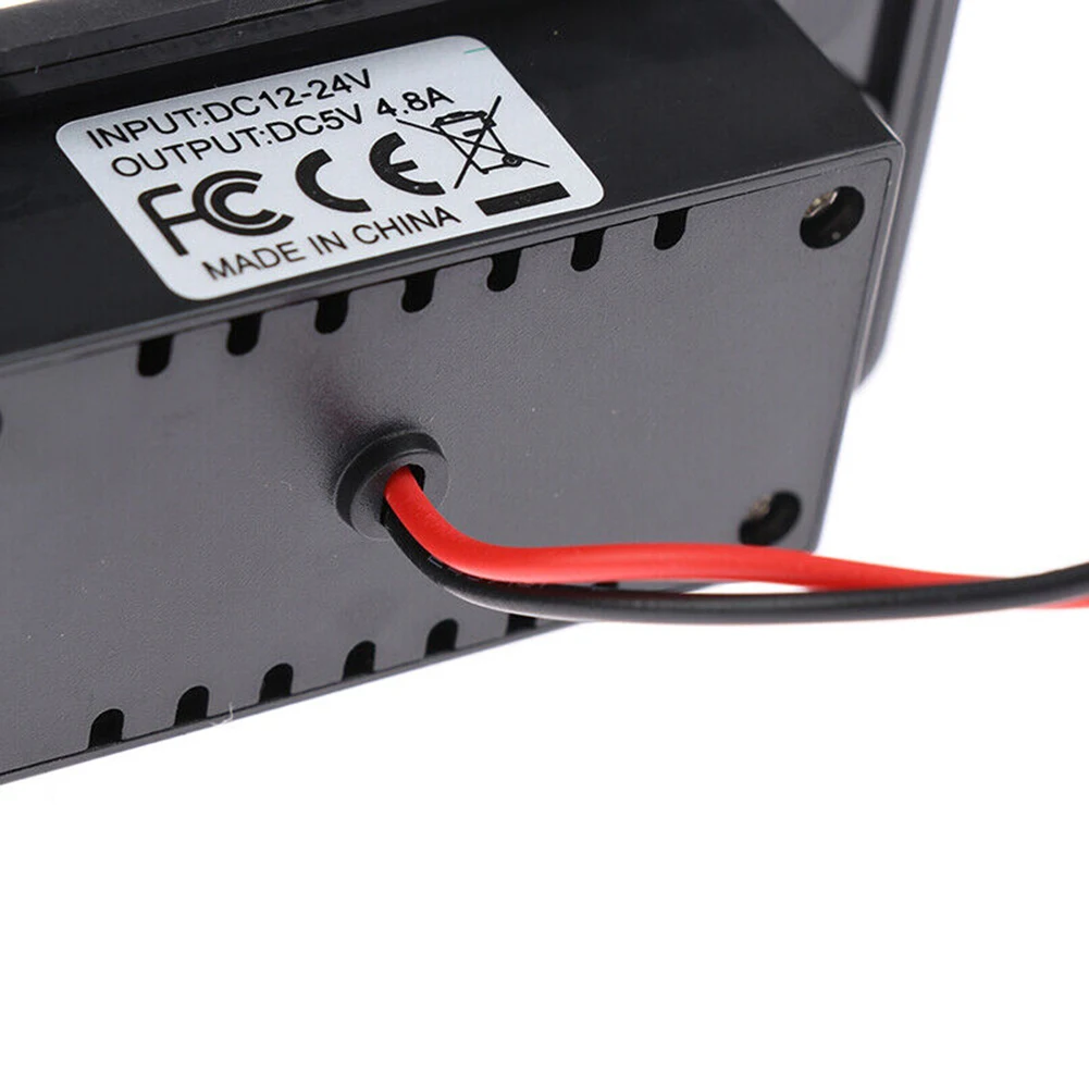 Рисунок 6 - Автомобильное зарядное устройство с двумя USB-портами