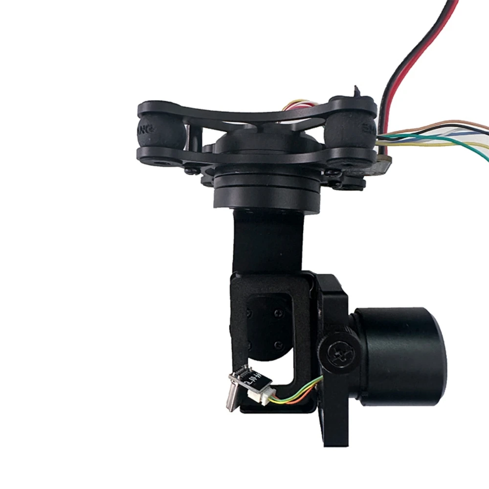 Drone FPV équipé de la caméra 4K HD avec stabilisation d'image survolant un paysage.