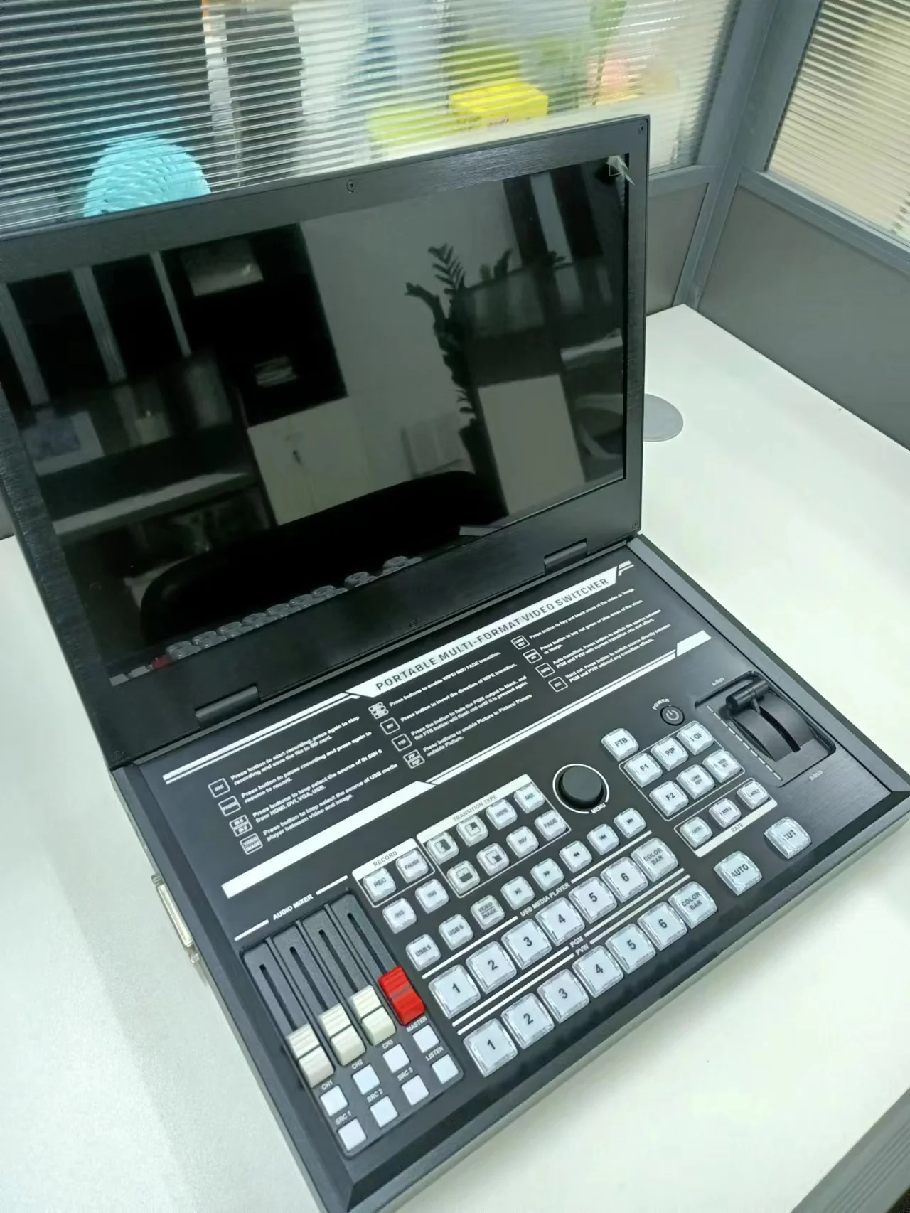 thumbnail image 2 of AVMatrix PVS0613 Portable 6CH SDI/HDMI Multi-format Video Switcher 2 of 9